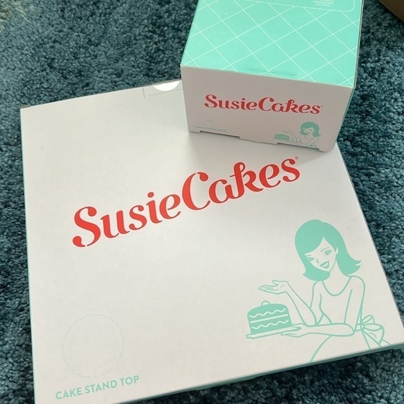 NWT - Susie Cakes - Cake Stand Top & Base - Picture 2 of 3